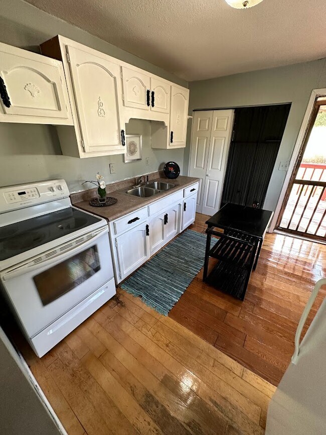 Foto del edificio - 405 Toney Rd