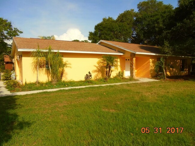 Foto del edificio - Fantastic 3/2 Home in Sarasota, with Yard ...