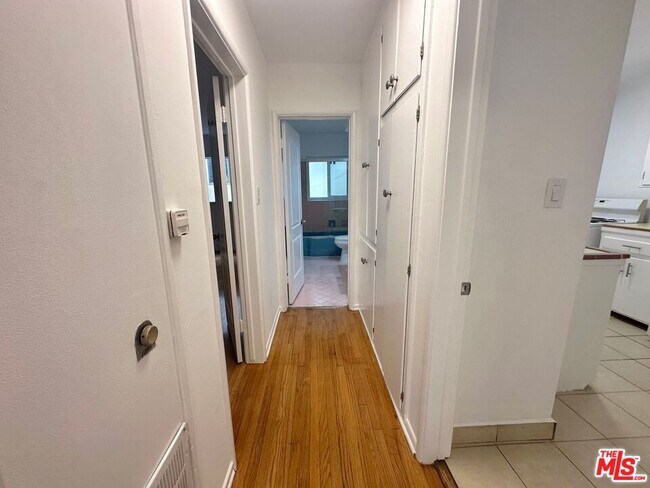 Foto del edificio - 1000 N Orange Grove Ave