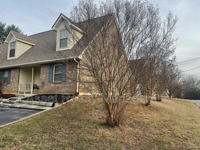 Building Photo - 9040 Fountain Brook Ln