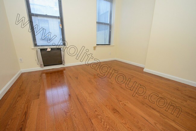Foto del edificio - 34 E Broadway