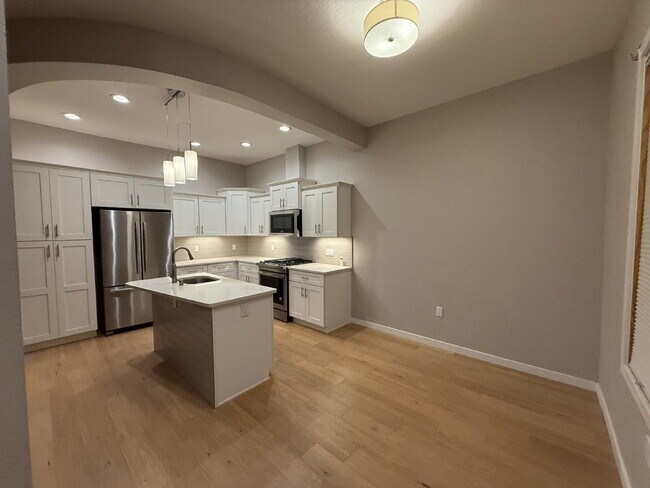 Foto del edificio - Perfect Nob Hill location! Incredible views!