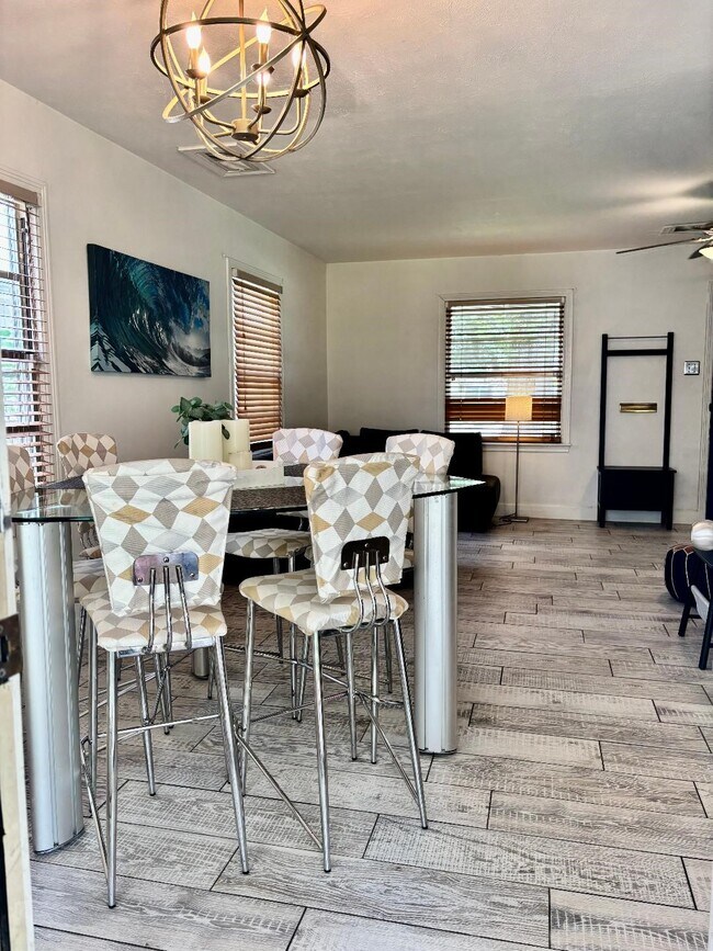 Building Photo - 1911 Tabor St