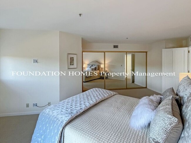 Building Photo - 100 Thorndale Dr