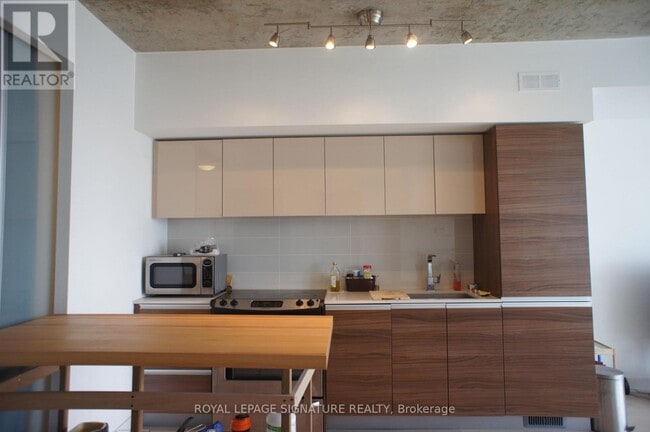 Building Photo - 20 Minowan Miikan Ln