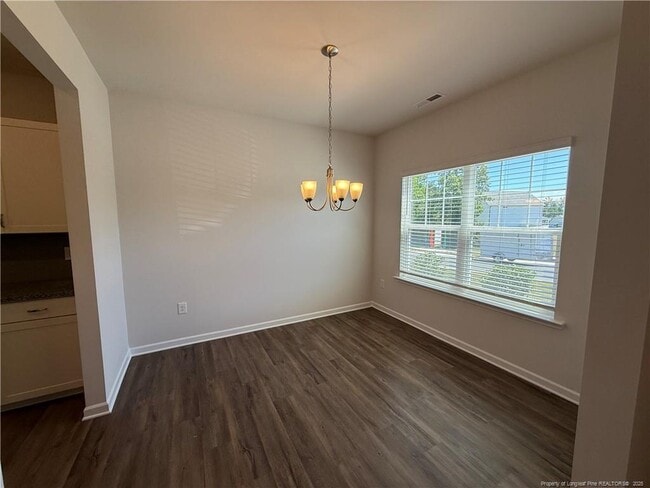 Foto del edificio - 5027 Tyndall Dr