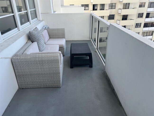 Foto del edificio - 100 Lincoln Rd