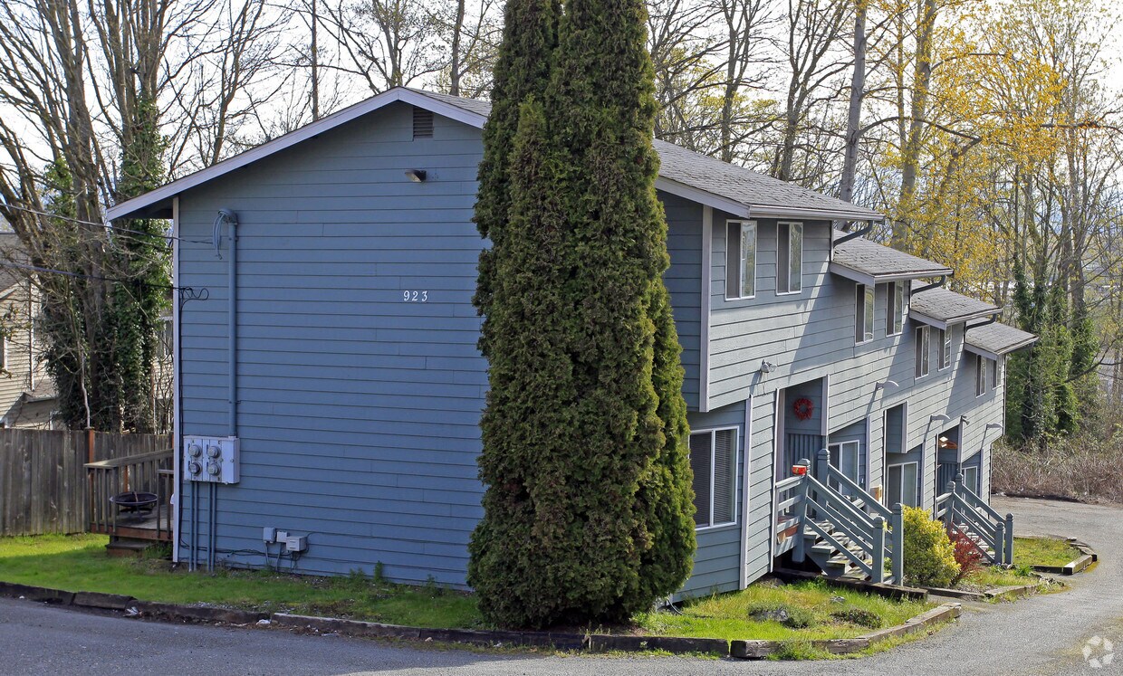 Building Photo - 923 E Marine View Dr