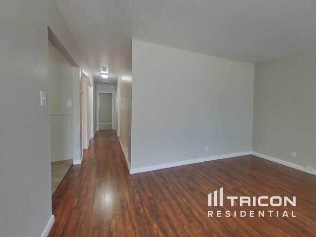 Foto del edificio - 4332 Delta Fair Blvd