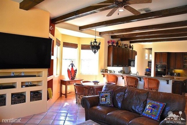 Building Photo - 4 Taylor Ave