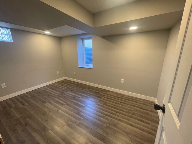Foto del edificio - Charming 4bd. Tons of storage and 2 car garage!