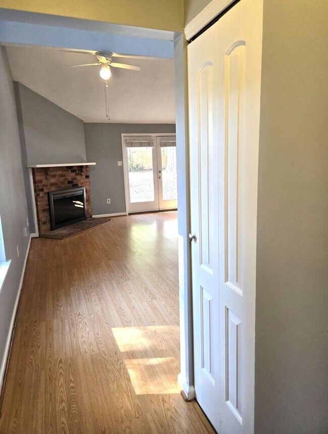 Foto del edificio - Spacious House in Century Hills   251107
