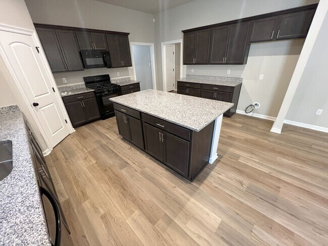 Foto del edificio - Trendy, 4 bedroom, 3 bath home loaded with...