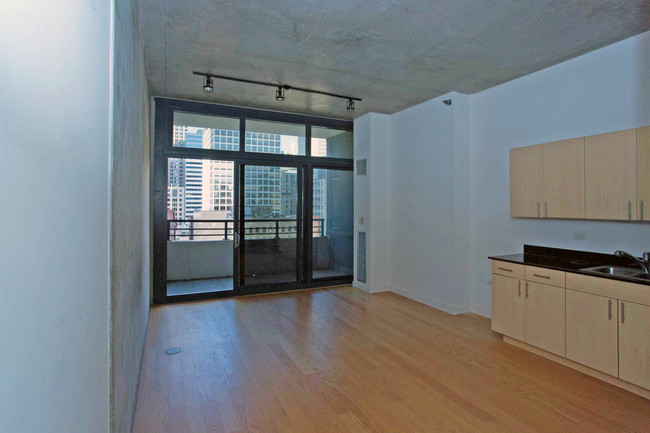 Building Photo - 235 W Van Buren St
