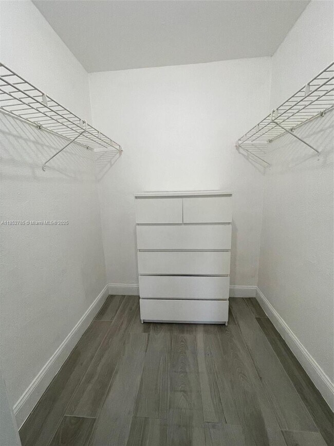 Foto del edificio - 9143 SW 77th Ave