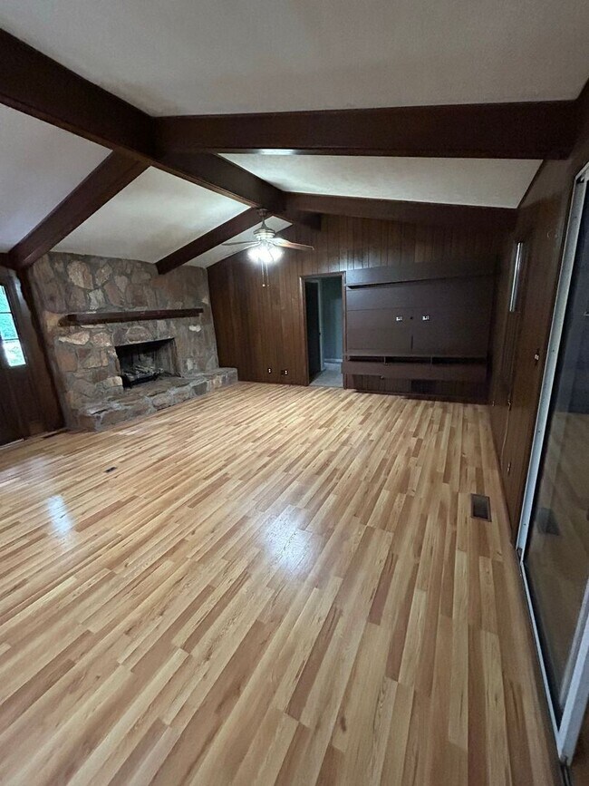 Building Photo - Great Location - OPEN LAND- ALL THE FEELS!...