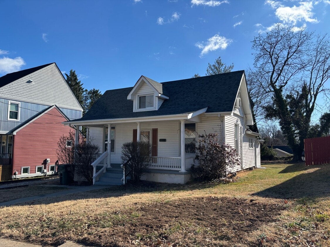 Photo - 14 W Carrollton AVE, Salem, VA 24153 3 Bedroom & 1 Bath - Salem Charmer