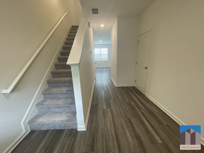 Building Photo - 3529 Condor Ct SW