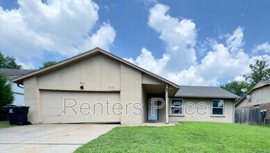 Building Photo - 212 E Austin St