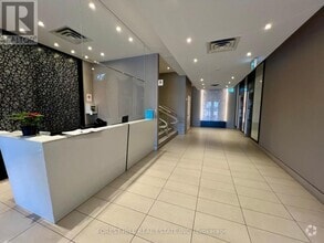 Building Photo - 15277-15277 Yonge St
