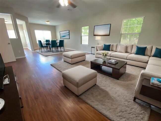 Foto del edificio - 330 Mistletoe Ln