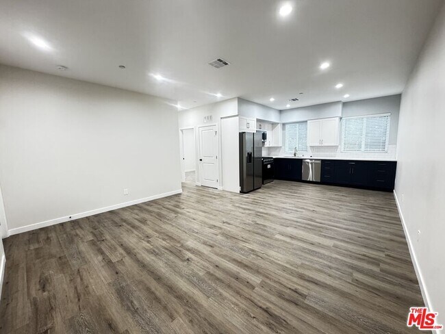 Foto del edificio - 5637 Homeside Ave