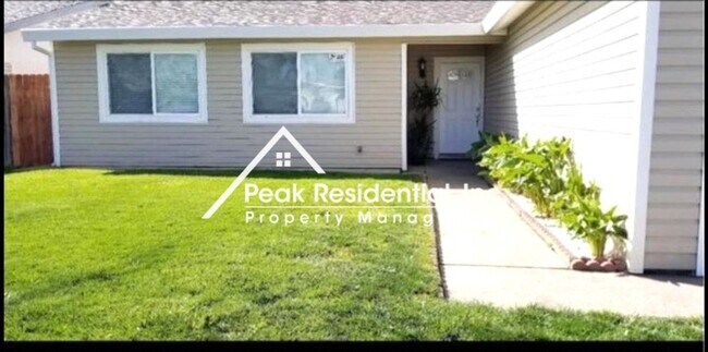 Building Photo - North Highlands 3bd/1ba House with 2 Car G...