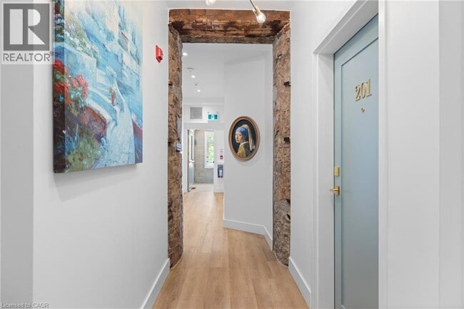 Photo du bâtiment - 163 Main St E