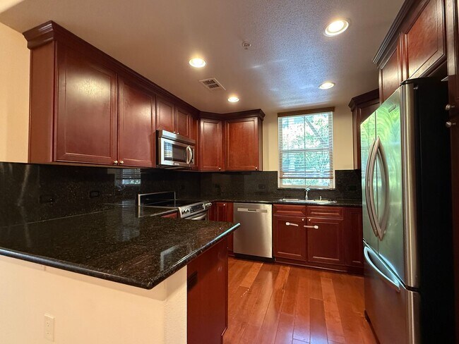 Foto del edificio - Modern 3 Bedroom 2 Bathroom Condo at the Monte Vista in Downtown San Jose