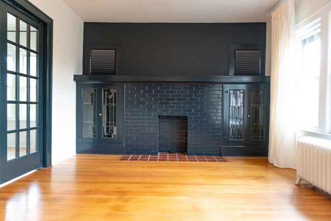 Building Photo - 1302 Lakepointe St
