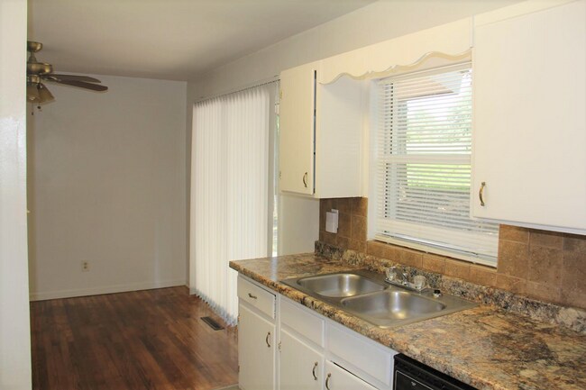Foto del edificio - Why rent an apartment, when you can live i...