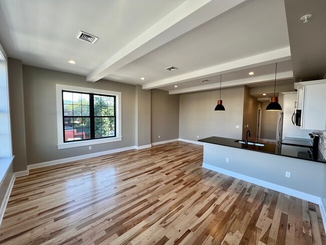 Building Photo - 116 S Main St