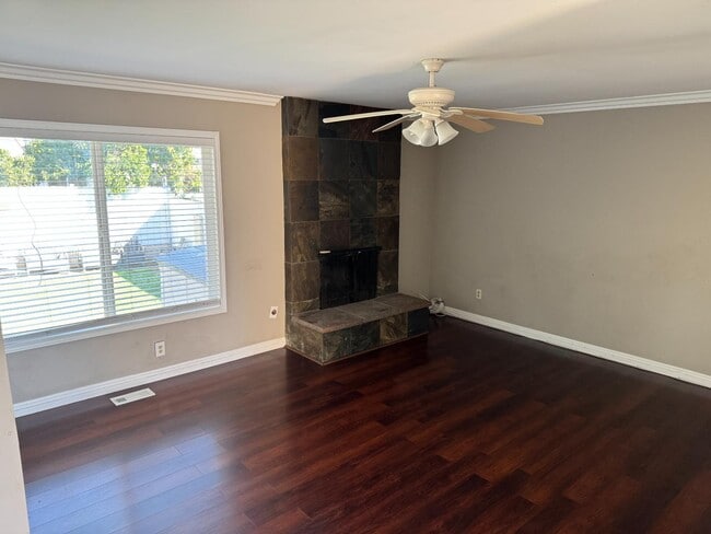 Building Photo - 3041 Dardaina Dr