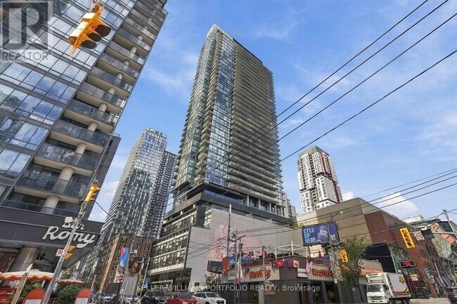 Photo du bâtiment - 290 Adelaide St W