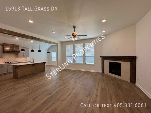 Foto del edificio - 15913 Tall Grass Dr