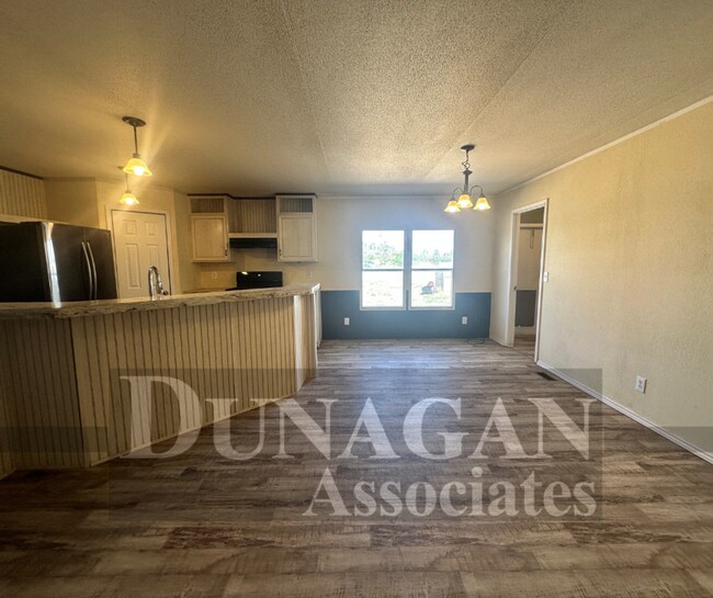 Building Photo - 2 bedroom, 2 bath mobile home with expansi...