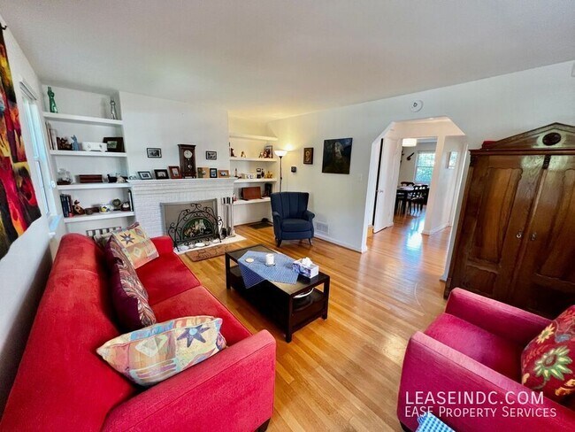 Foto del edificio - 2906 Upton St NW