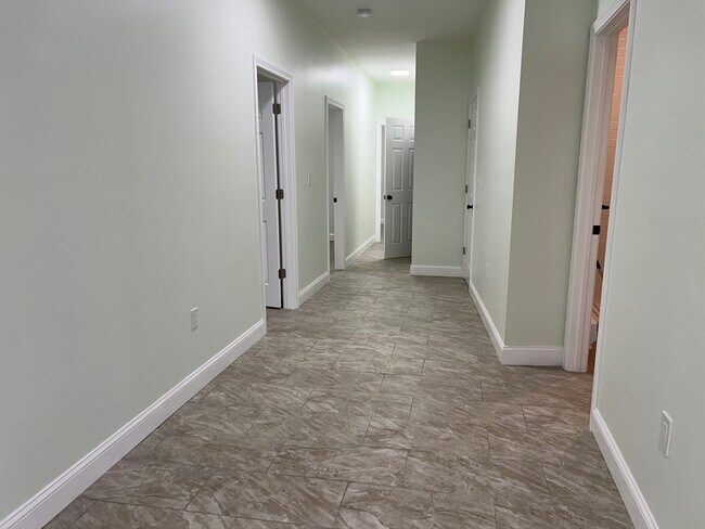 Building Photo - 343 Highland Ave