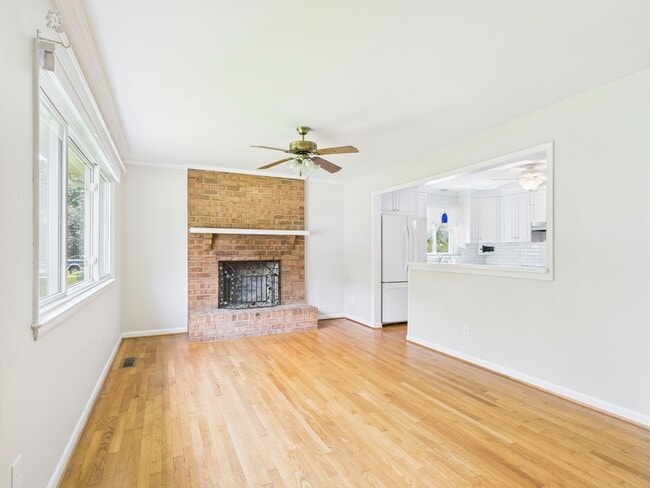 Building Photo - 2318 Aspen Ave