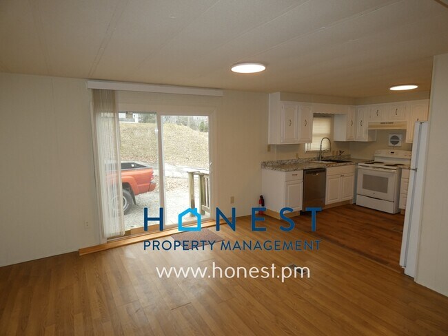 Building Photo - 146 Sewall St