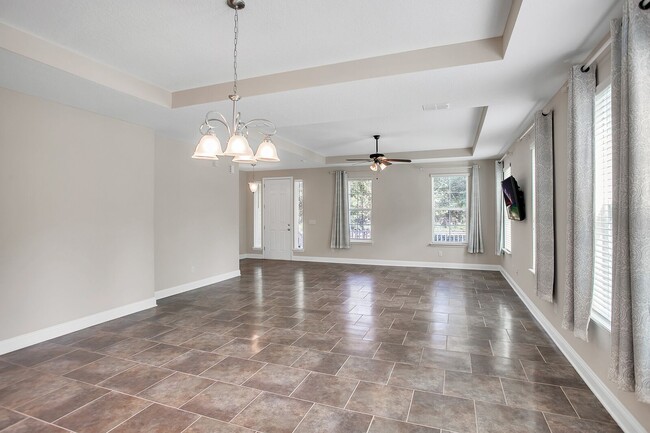 Building Photo - Beautiful 4 bedroom/ 2 bathroom home in Ri...