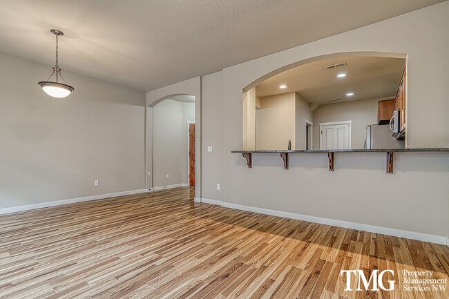 Building Photo - Beautiful Pet Friendly Home w/ 3 Beds and ...