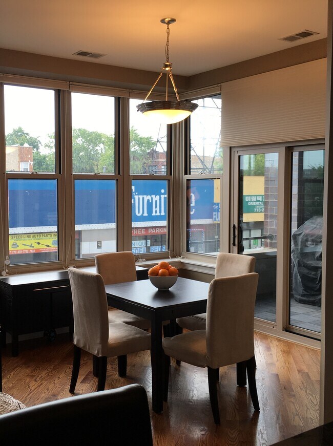 Foto del edificio - 3113 West Lawrence Avenue