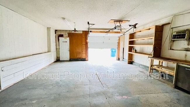 Building Photo - 1210 Farmington Ave