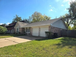 Building Photo - 11931 Tanager St