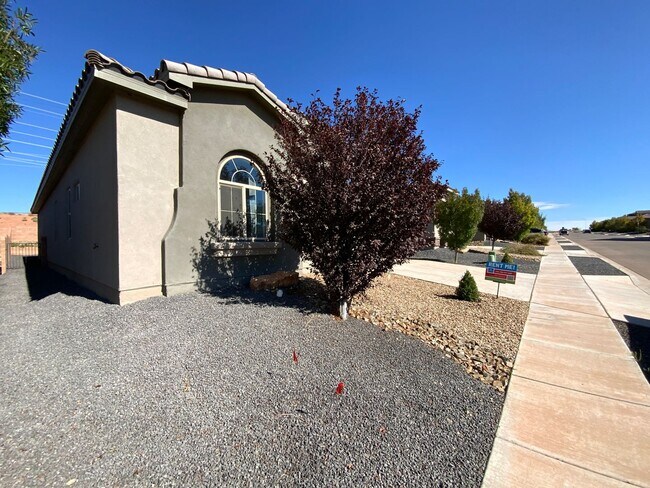 Foto del edificio - 4 Bedroom Single Story Home Available Near...