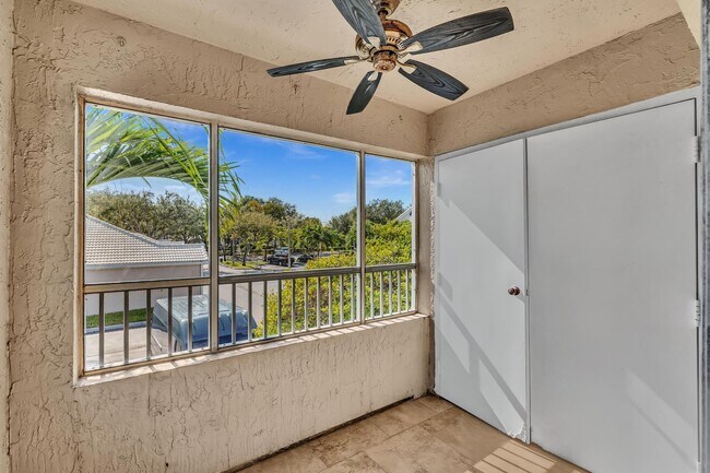 Foto del edificio - 2881 N Oakland Forest Dr