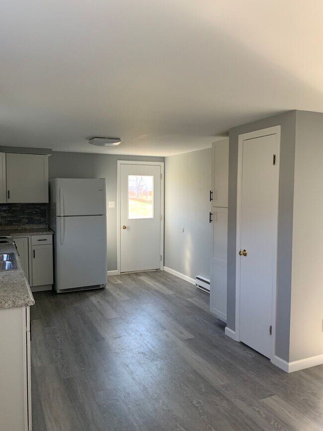 Foto del edificio - CONTRACT PENDING!! Upgraded in 2023 and mo...