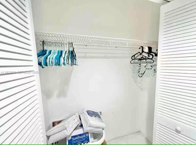 Foto del edificio - 100 Lincoln Rd