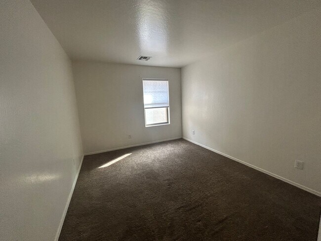 Building Photo - 4 Bedroom 2.5 Bathroom Fincher Creek Home